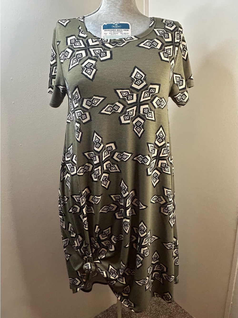 Long Green Short Sleeve Dress with White Geometric Shapes